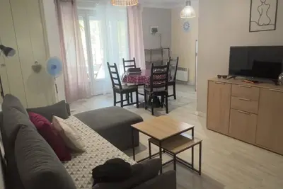 Image de Appartement F2 de 49 m2 avec une jolie véranda dans résidence calme et sécurisée