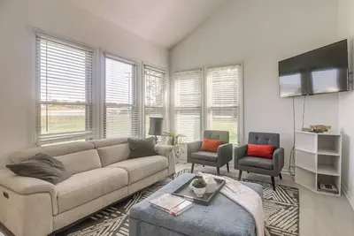 Image de Spacious Home w/ Game Room, 2 Mi to Concord Mills!