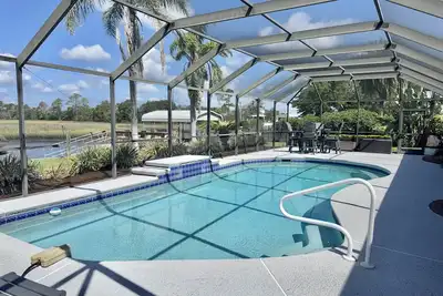Image de Dog-friendly waterfront home with private dock, boat lift, pool and spa