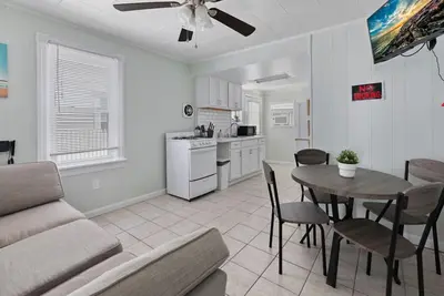 Image de Cozy 1st Floor apt blocks from Beach/Boardwalk 1