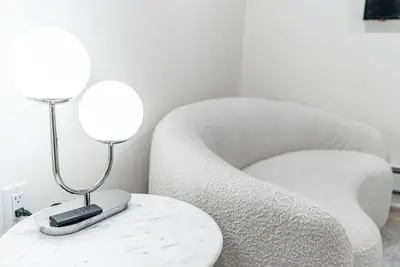 Image de Petite 2br Gem – Mins to Nyc, Cafés & Light Rail