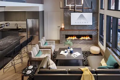 Image de 4 Br/3 Ba & 8 Beds + Best Amenities in Canmore