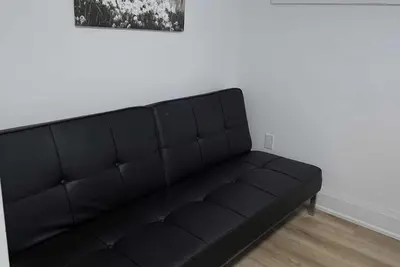 Image de Cozy 3br Basement in Scarborough – Kitchen & Bath