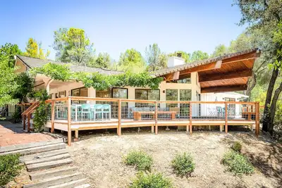Image de Farm Stay + Private Lake + Country Ranch + Alpacas + Hiking + Games + Hot Tub