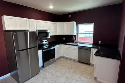 Image de Newly remodeled 3-bedroom duplex with all new appliances in town