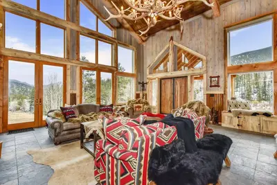 Image de ⛷⛰☀ Bison Peak Lodge ☀⛰⛷\nPremier Rocky Mountain Wilderness Lodge on 37 Acres