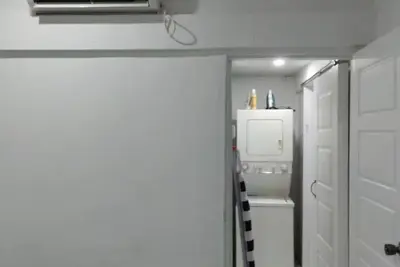 Image de 2-bedroom house in awesome Pos walking distance to everything -WiFi, Ac included