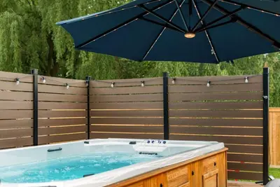 Image de Luxury Nature Haven: Swim Spa & Upscale Comfort