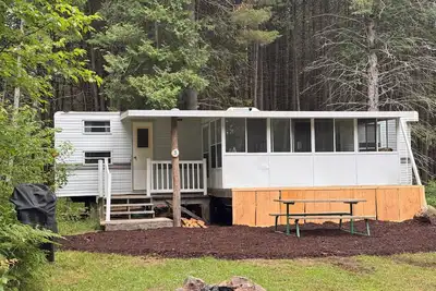 Image de Camp in the woods! Family sized camper along Bonnechere River. A fun retreat.