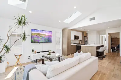 Image de By the Beach! 2-bedroom house in Culver City w/ Fast WiFi, 10 mins to the Beach!