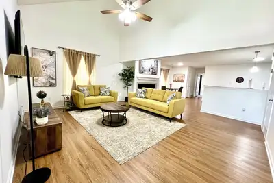 Image de Charming 2-bedroom townhome with king size bedrooms and WiFi in Memphis