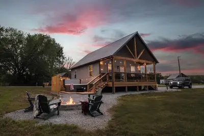 Image de Hot Tub & Firepit~20 Min Lake Cumberland~Family Friendly~River Boat Ramp