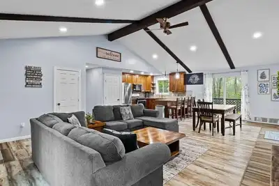 Image de Big Bass Lake Getaway – 3br/3ba Private Home with Deck & Fire Pit