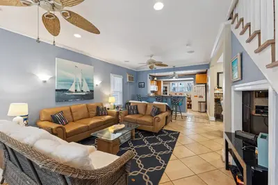 Image de Spacious 10 Bedroom Home: Short Walk to the Beach & Boardwalk