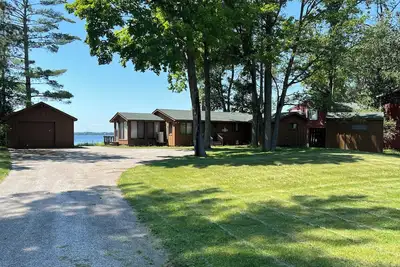Image de Charming 2-bedroom cabin in serene Sturgeon Lake with Ac