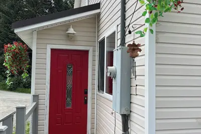 Image de The Lazy Crow Inn, Beautiful Coastal Seldovia with wi-Fi, kitchen, deck etc.