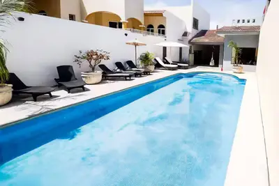 Image de Large and cozy house with garden and swimming pool