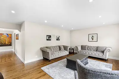 Image de Spacious completely renovated 4br Apt that feels like a Home in Skokie near mall