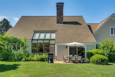 Image de Lake & Beach Access: Family Townhome in Laconia