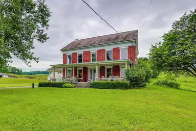 Image de Renovated 1800s Brick Farmhouse in Granville