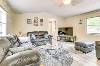 Image de < 5 Mi to 5 Golf Courses: Home in Lake Arrowhead