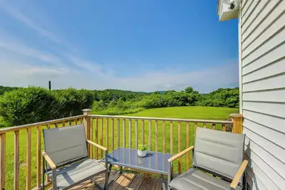 Image de 4 Mi to Dtwn Granville: Family Home w/ Deck!