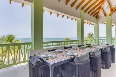 Image de Luxury Beachfront Penthouse-13 Guests-Dock-Pool