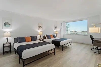 Image de Stylish CozySuites Condo at Showboat #19