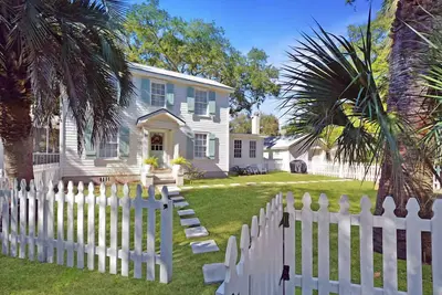 Image de Fall Special! Large cottage 3 minutes to beach!