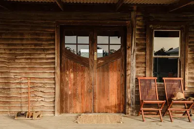 Image de Rustic country lodge with spectacular fire pit and nearby hiking trails