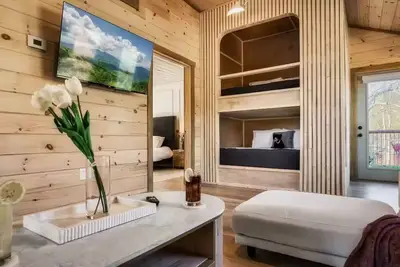 Image de Splash n Movie Indoor pool, New Build, Lux cabin