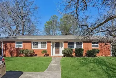 Image de Charming 2-bedroom villa with WiFi, Ac in beautiful Eagan Park area.