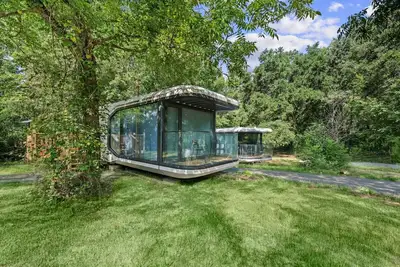 Image de Space-Age Glamping Oasis - Immerse Yourself in Nature Without Sacrificing Comfort