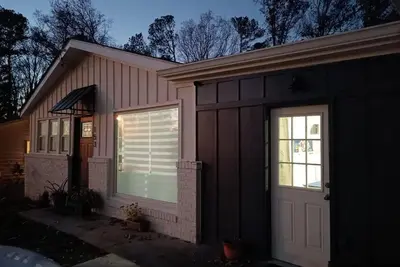 Image de 3-bedroom house in terrific Smyrna with WiFi, fitness room, Ac.