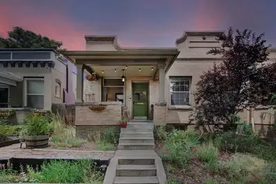 Image de Walkable Cheesman Park Garden Bungalow