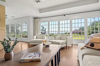 Image de Stunning White Rock Oasis - 3 Bedroom w_bonus room/office