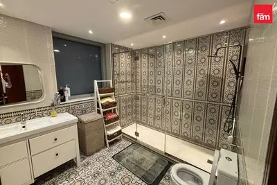Image de Luxury 4br Apartment / Maid & Study, Balcony, Gym & Pool in Business Bay Dubai