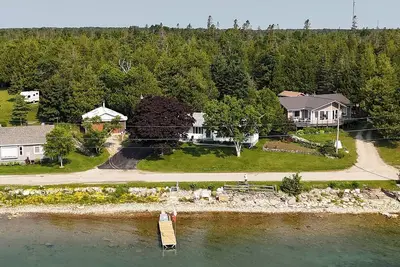 Image de Quiet, Newly Updated Waterfront in South Baymouth, Manitoulin Island. Sleeps 6.