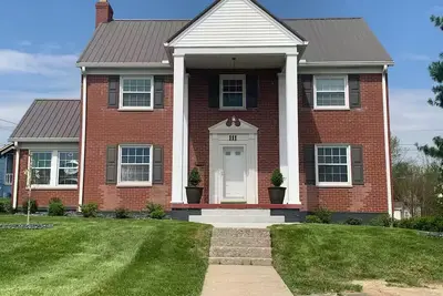 Image de The Poplar: A Downtown Historic Home