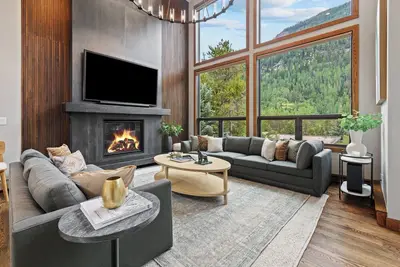 Image de Dramatic Alpine Views in Elegant 3 Bed, 3 Bath Home in Vail