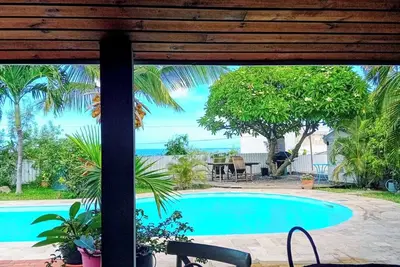 Image de Proche des plages, maison avec grande piscine, idéal famille/amis. Vue mer