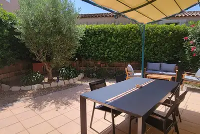 Image de Maison pour 4 avec jardin verdoyant