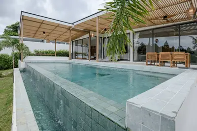 Image de Tropical Peaceful Poolside Retreat