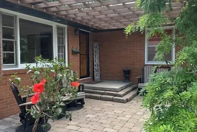 Image de Walk to Uptown Ankeny · Non-Toxic · Near Isu & Dsm · King Bed + Patio