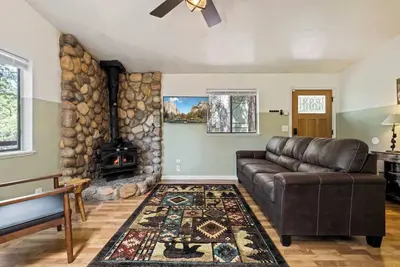 Image de Cabin in the Trees – Cozy 2br Mountain Escape in Twain Harte