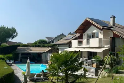 Image de Appartement 'Au Cœur De La Riviera Des Alpes' avec Vue sur le Lac, Piscine Commune et Wi-Fi