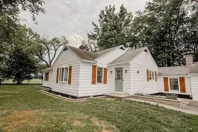 Image de Relax & Unwind in a Stylish Farmhouse w/ Hot Tub, Quiet Land & Nature Vibes