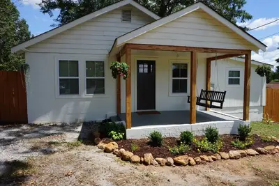 Image de Cozy Greenville Cottage. Close to downtown! Pet friendly!