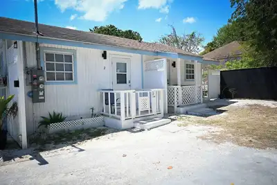 Image de Island Life: Exclusive Two Apartment Compound