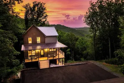 Image de Luxury Cabin with Gorgeous Mountain Views ~ BunkBeds ~ Hot Tub ~ Movie Theatre